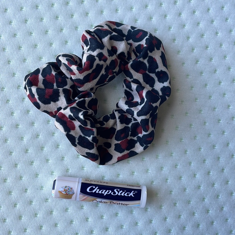 Cheetah scrunchie 🖤 - Picture 6 of 6